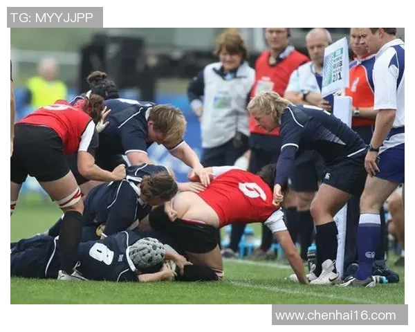 足球明星意外受伤尴尬瞬间引发热议球迷纷纷讨论其赛场表现