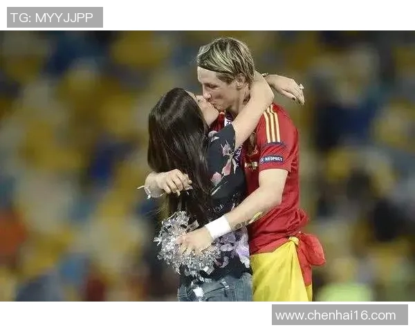 足球明星的甜蜜爱情故事与恩爱生活揭秘